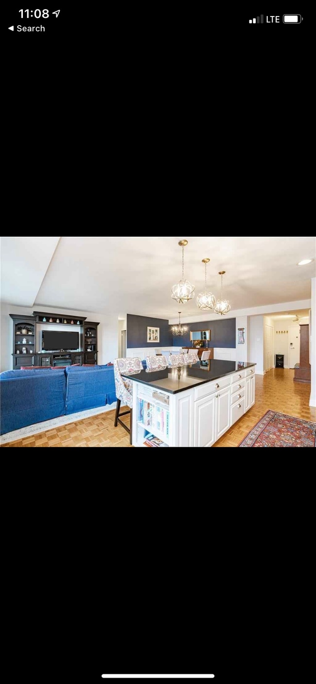 Building Photo - 1028 Farmington Ave