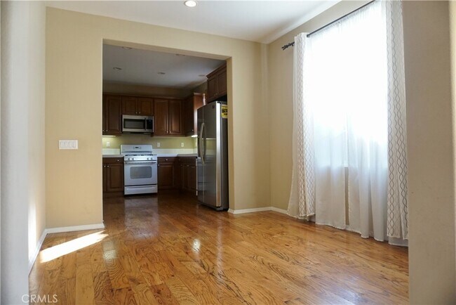 Building Photo - 72 Chantilly-