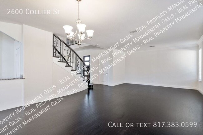 Building Photo - 2600 Collier St