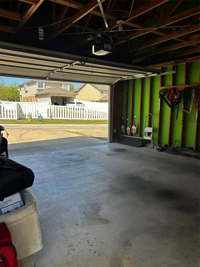 Building Photo - 619 Katmai Cir