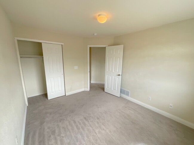 Building Photo - 3 Bedroom Home Available Near Stetson Hill...
