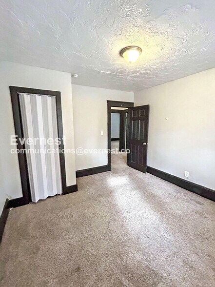 Building Photo - 10911 Hathaway Ave