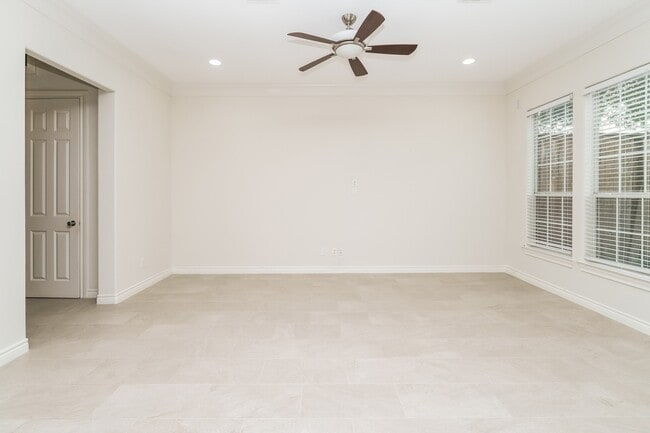 Building Photo - 2605 Cheshire Oaks Dr