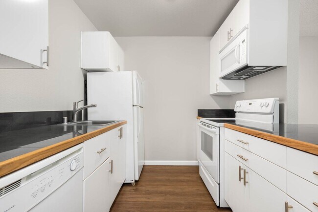 Building Photo - 12513 NE 130th Way