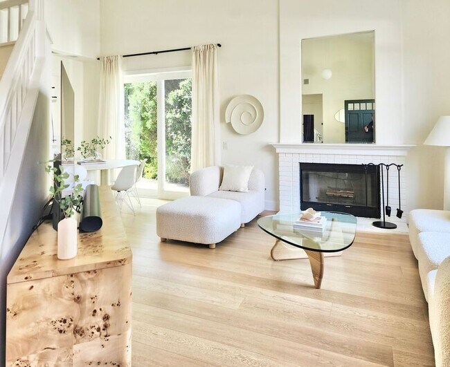 Building Photo - 8118 E Peacock Ln