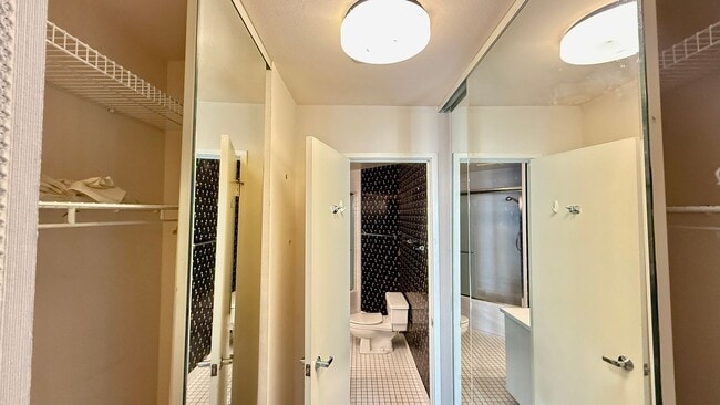 Building Photo - Comfortable Studio Living with Balcony, Parking & Storage at Daniel Burnham Court