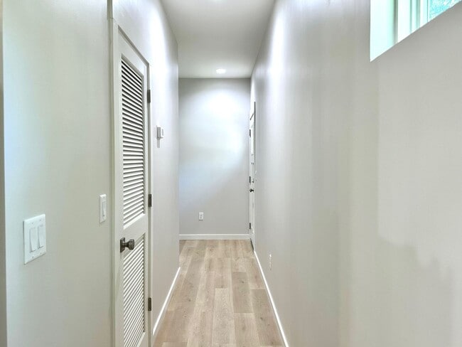 Building Photo - Gorgeous New Home! Close to Historic District and Beach