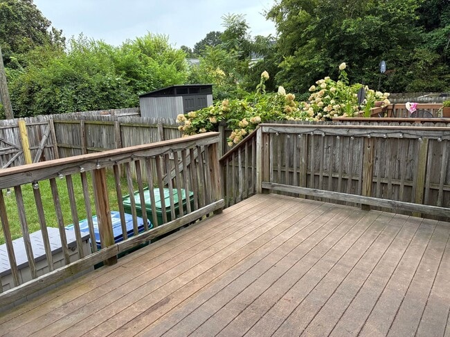 Building Photo - Updated 3 Bedroom in Manchester!
