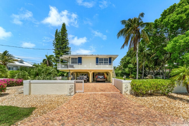 Building Photo - 235 W Seaview Cir