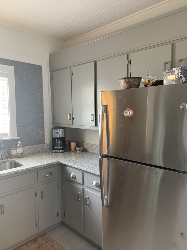 Building Photo - 1705 5th Ave