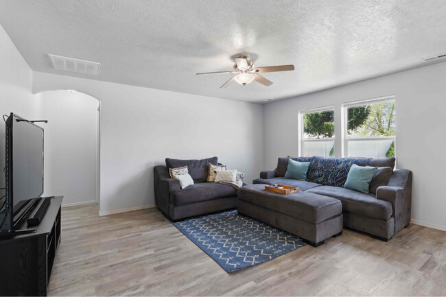 Building Photo - 984 N Star Bright Ln