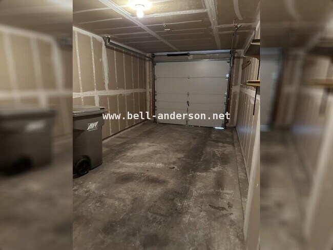 Building Photo - MOVE IN READY- Remodeled 2-bedroom Townhome!