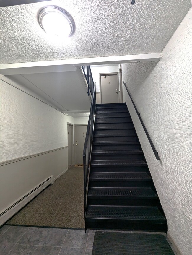 Building Photo - 573 Fairway View Dr