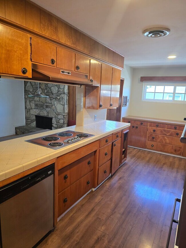 Building Photo - Rental in Anaheim