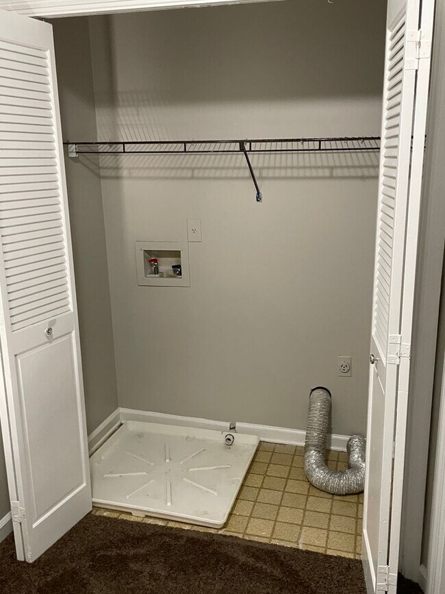 Building Photo - Remodeled Updated Townhome in Great Kennesaw Location! Near Kennesaw State University, Interstate...