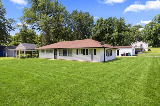 Building Photo - 9835 Winkler Dr