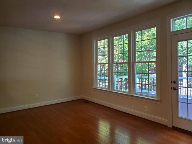 Building Photo - 411 Greenebaum Ln