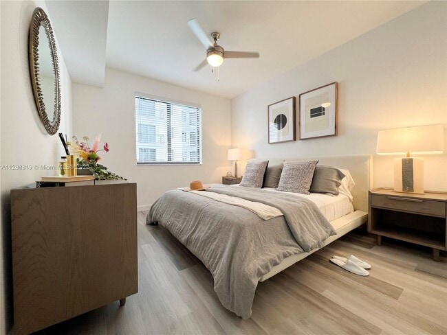 Building Photo - 401 Hialeah Dr