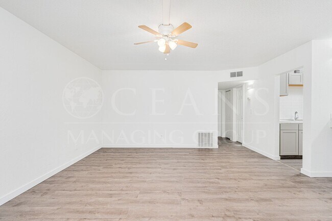 Building Photo - 301 Riverview Blvd
