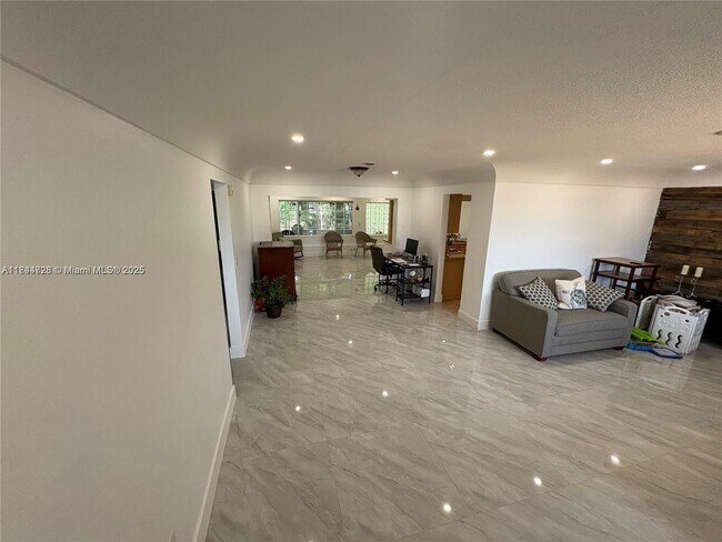 Building Photo - 6612 Dahlia Dr