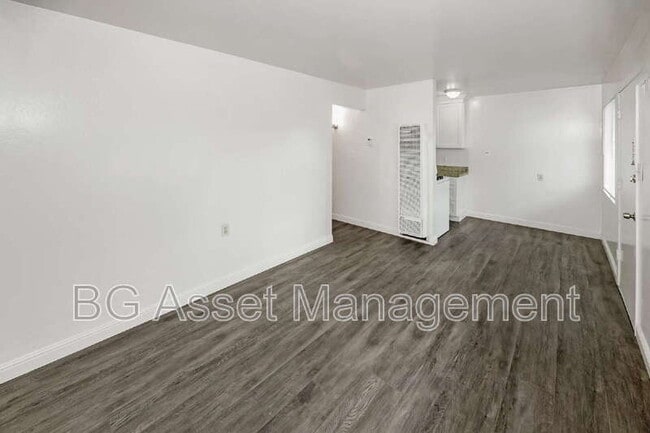 Building Photo - 1875 Powell St