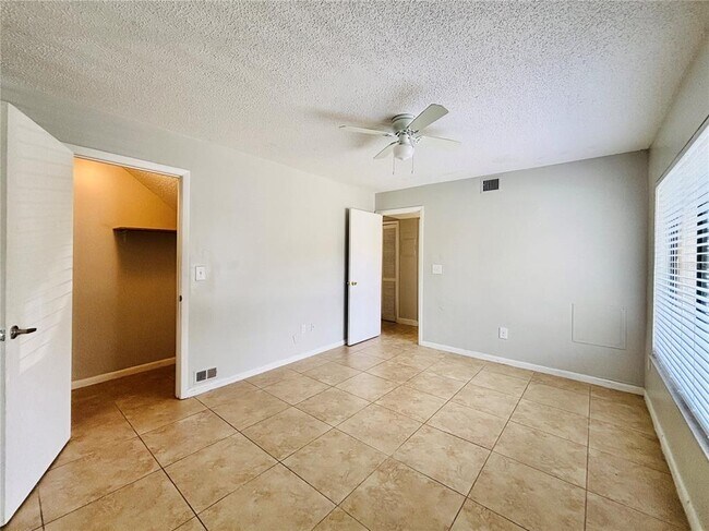 Building Photo - 12236 Fox Hound Ln