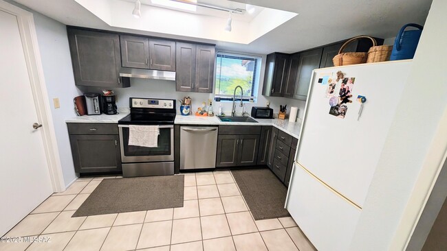 Building Photo - 5085 N Camino Del Lazo