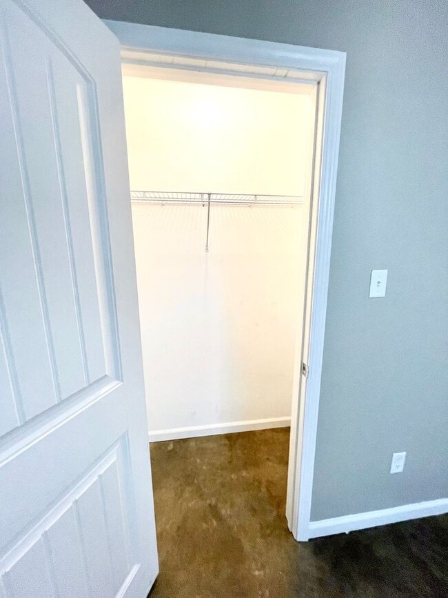 Building Photo - 3 Bedroom / 2 Bath In Pocahontas Available...