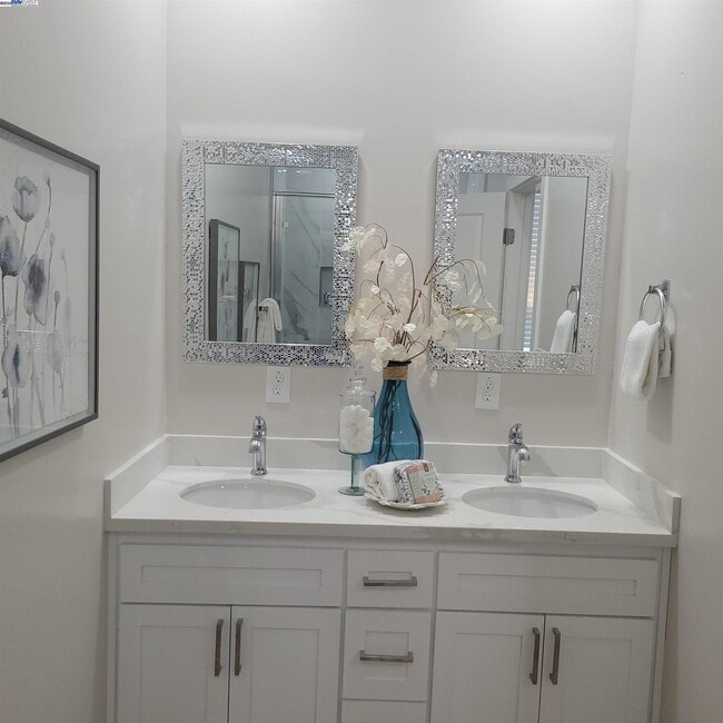 Building Photo - 2627 Beaumont St