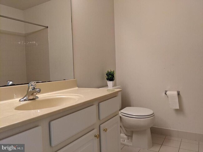 Building Photo - 252 Brinley Dr