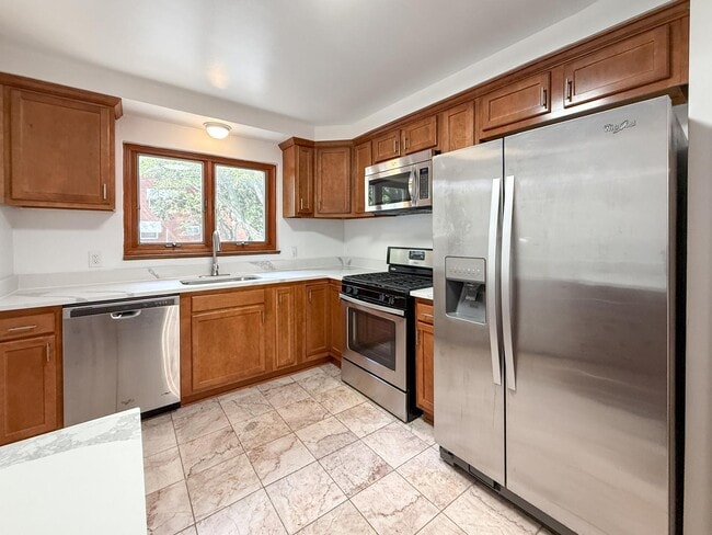 Building Photo - 2082 Vernier Rd