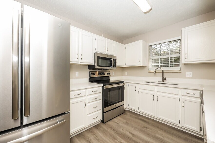 Building Photo - 903 Retriever Pl
