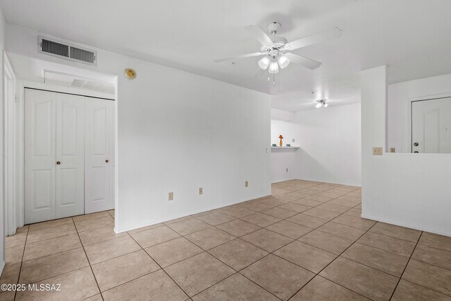 Building Photo - 5751 N Kolb Rd