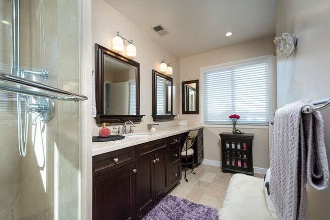 Building Photo - 2044 Fairmont Dr