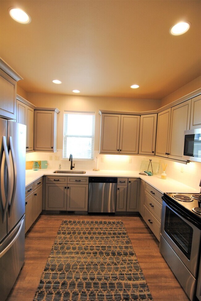 Building Photo - 1712/1714 Danny Boy Ln. Duplex