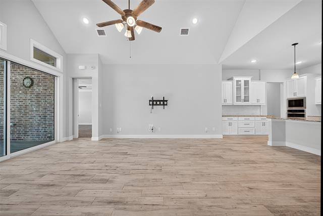 Building Photo - 2410 Topaz Dr