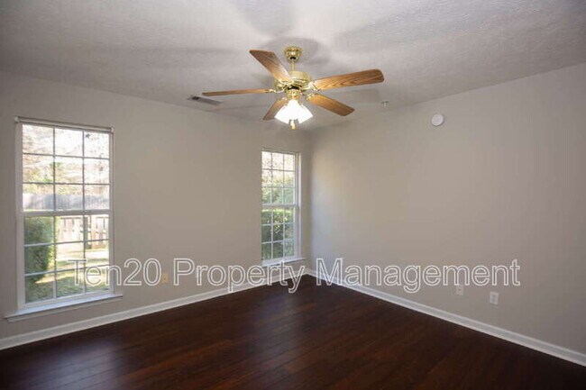 Building Photo - 177 Richardson Rd