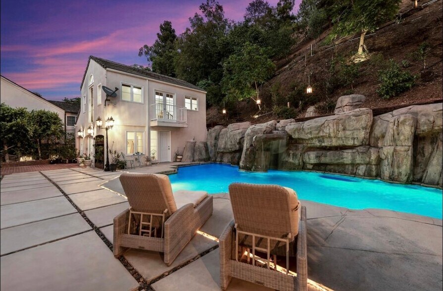 Building Photo - 1174 Coldwater Canyon Dr