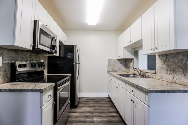 Building Photo - 7801 SW 6th Ct
