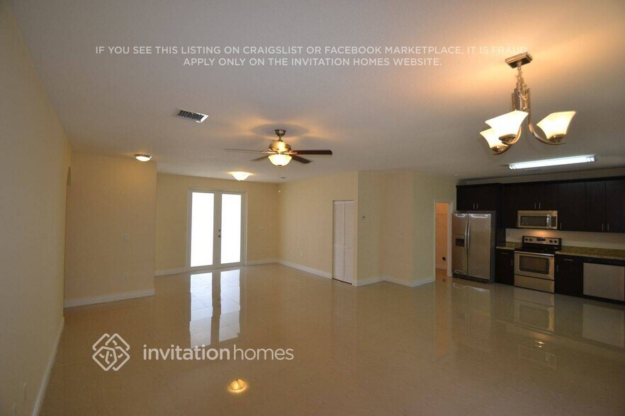 Building Photo - 2401 NE 15th Ave