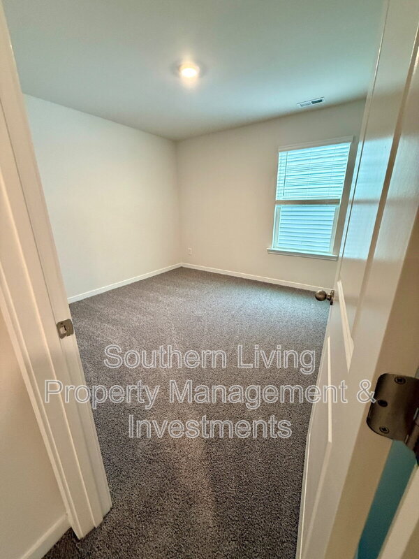 Building Photo - 12027 Zazu Wy