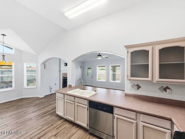 Building Photo - 10888 Loma Franklin Dr