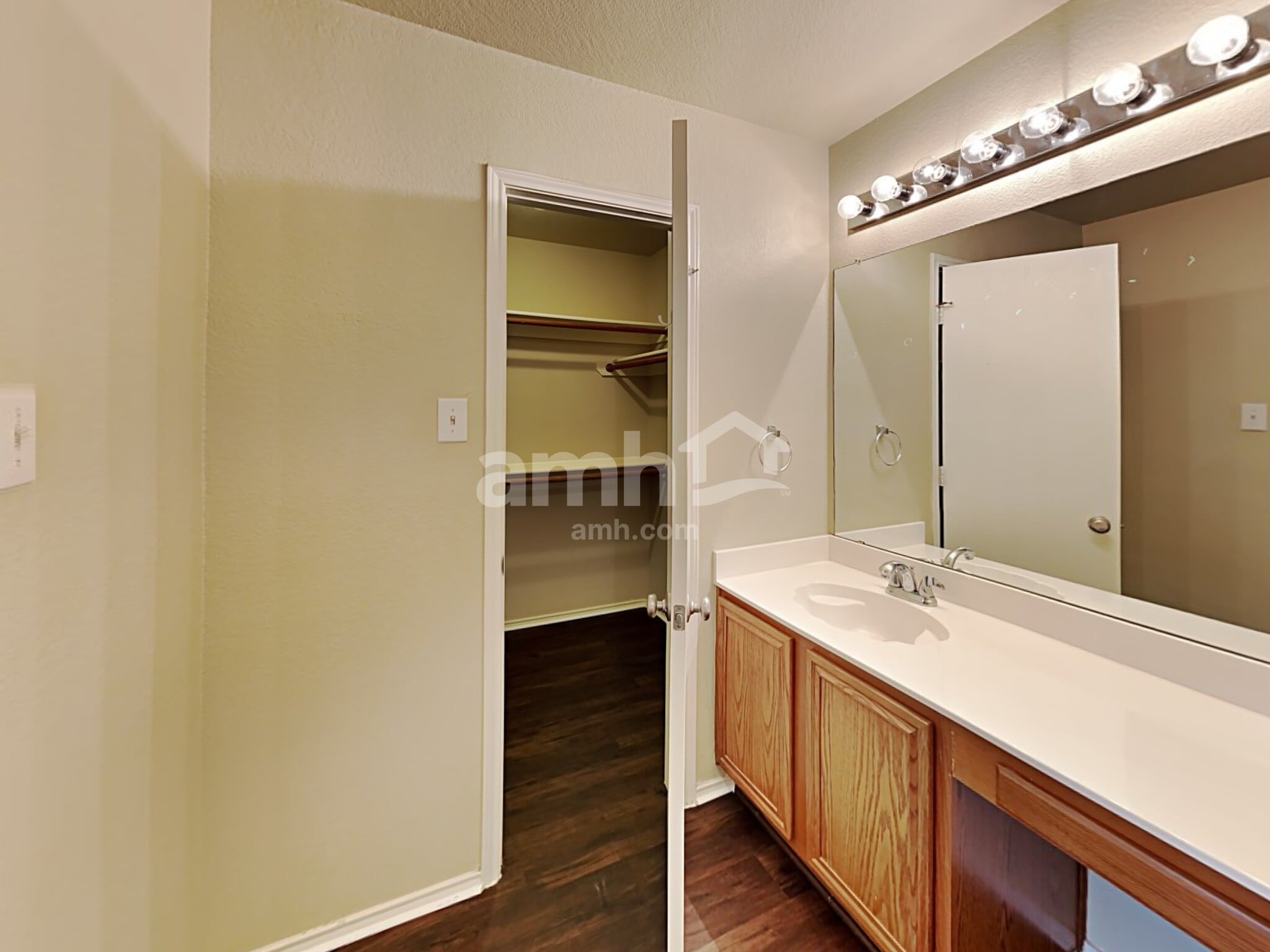 Building Photo - 1617 Kelly Ln