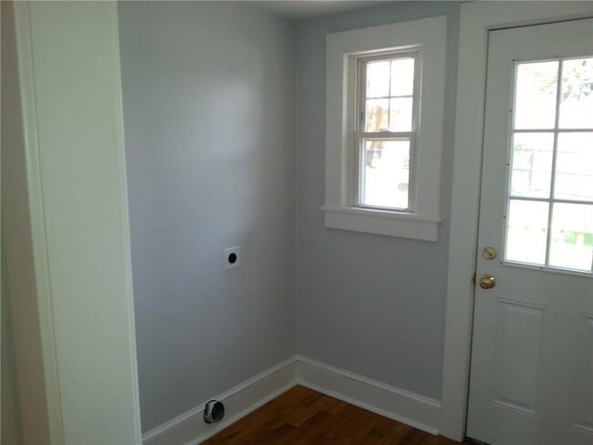 Building Photo - 40 Edison Ave