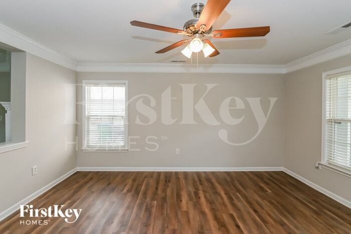 Building Photo - 10827 Glenluce Ave