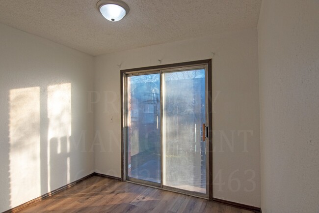 Building Photo - 2 Bedrooms 1 Bathroom Apartment