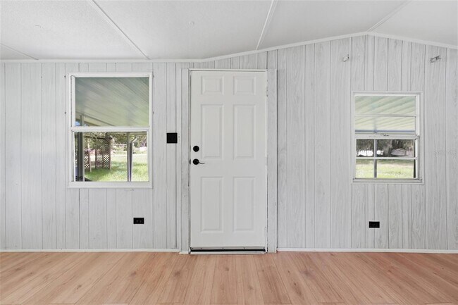 Building Photo - 1096 Navajo Dr