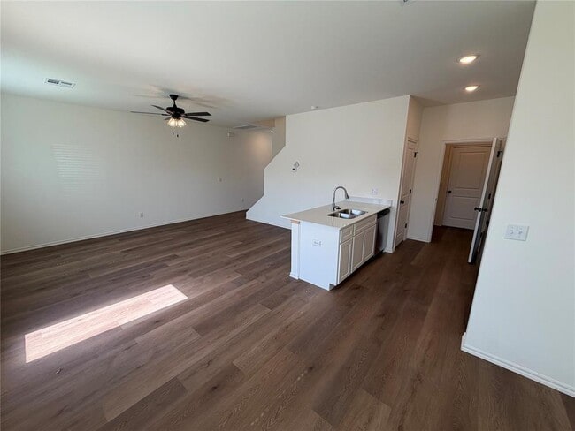 Building Photo - 303 Aaran Way