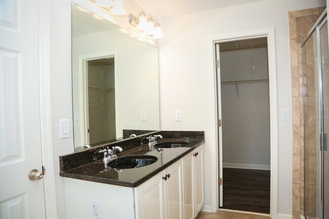 Building Photo - 851 Stratum Way SE