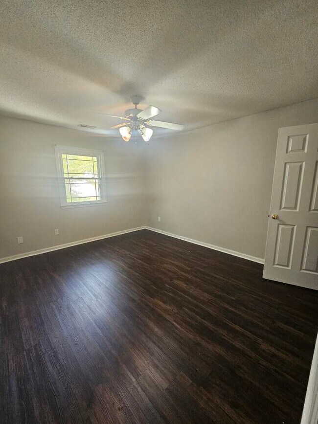 Building Photo - Cute Townhome In the Center of Jacksonville